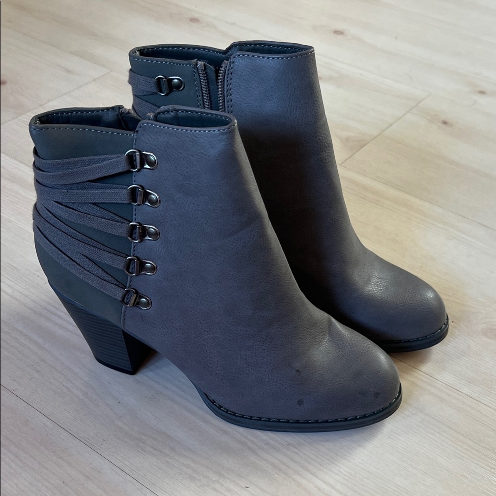Shoe Dazzle Charcoal Ankle Booties